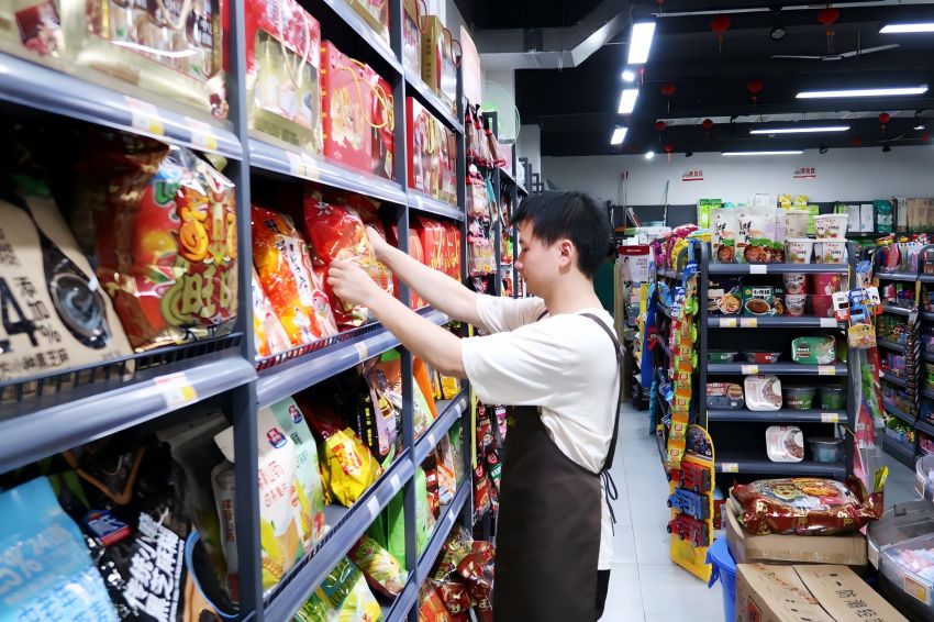 Pg电子平台：营销专业大学生回村开店6间铺面注入数字新动能(图1)