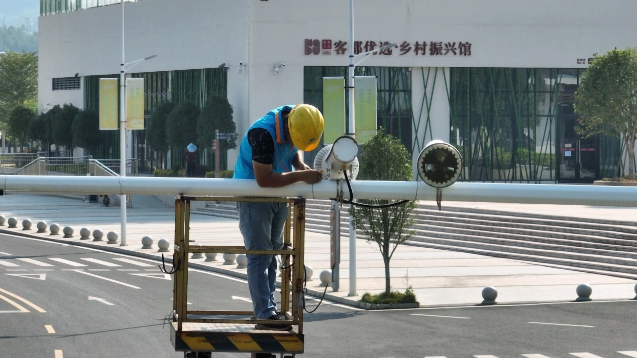 Pg电子平台：科技助力乡村振兴！中国电信天翼“数字乡村”走进梅州苏区(图2)