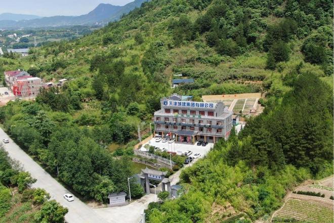 Pg电子平台：守护绿水青山践行生态文明——通铜项目践行“美绿高速”显成效(图6)
