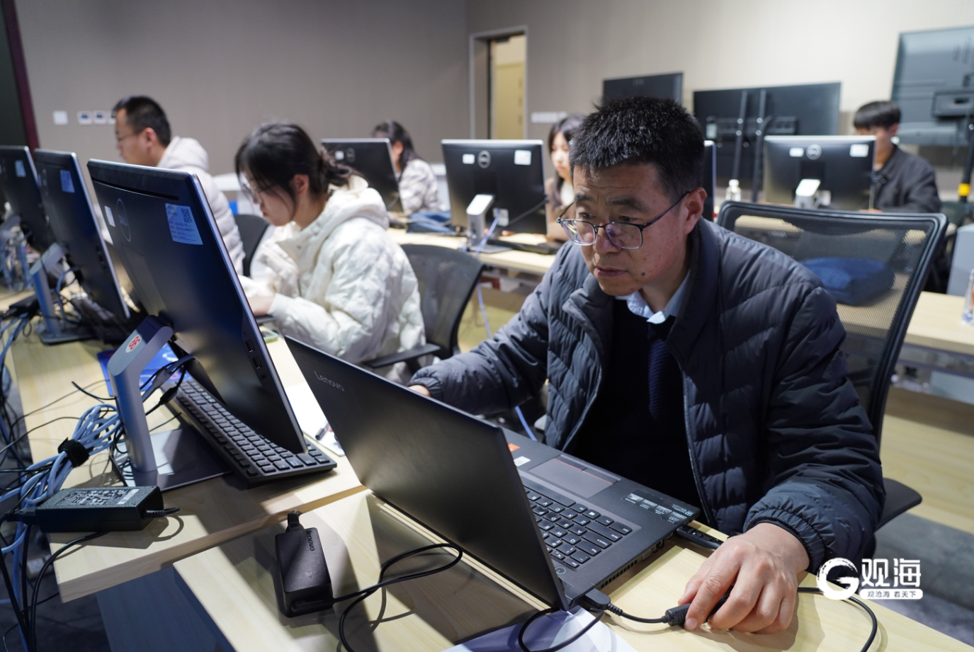 Pg电子平台：莱西市委副书记、市长刘瑛做客民生：实现市、镇、村三级养老服务全覆盖(图3)