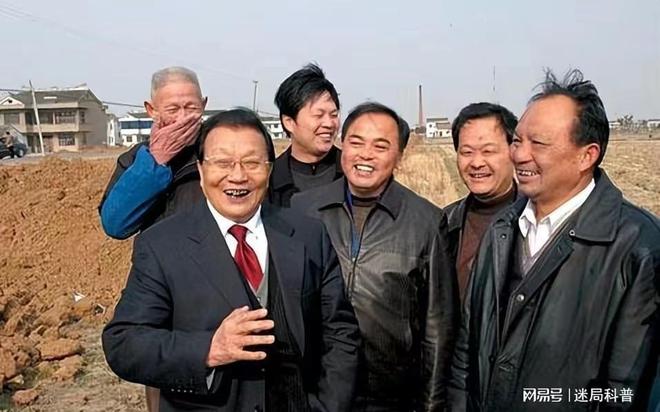 Pg电子平台：人均600万到负400亿天下第一村变亿万负翁华西村做错了什么(图11)