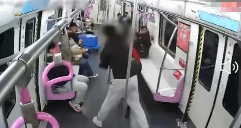 Pg电子平台：上海地铁女子踹男子裆部后续介入处理结果曝光全网炸锅(图13)