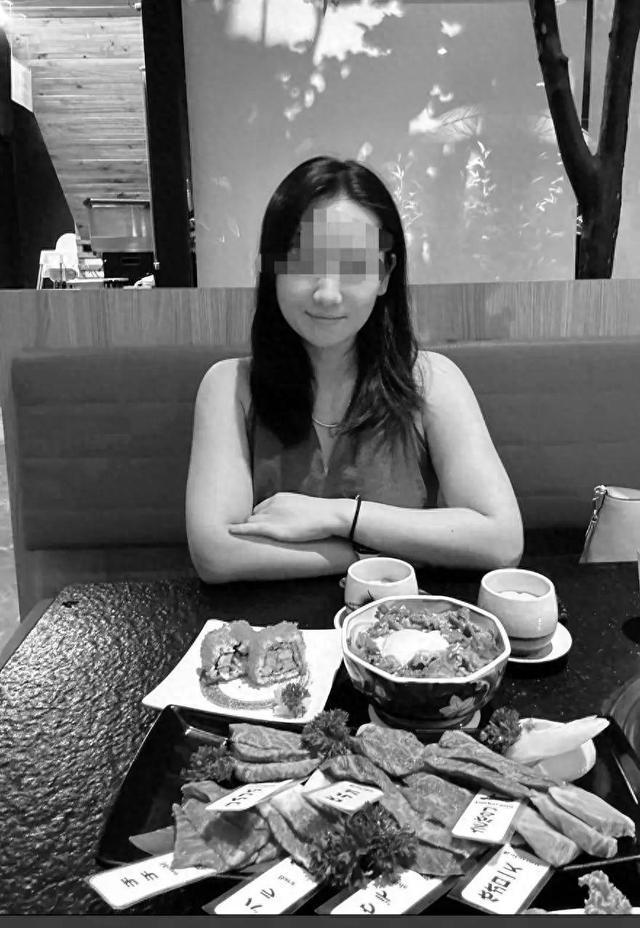 Pg电子平台：男友还原女子在三亚被蛇咬身亡过程酒店附近散步被蛇咬伤(图1)