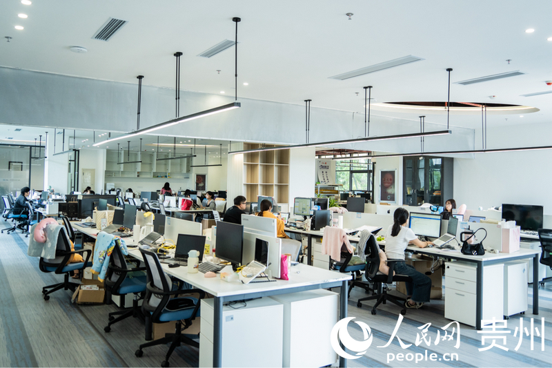 Pg电子游戏平台：行进中国丨“数智”企业“进村办公”(图3)