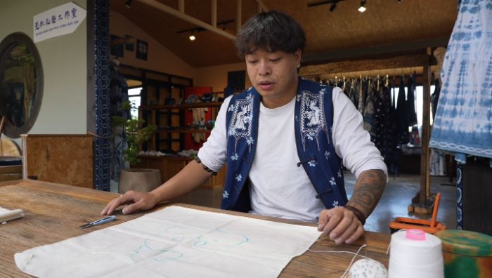 Pg电子平台：当扎染遇见社区：一场上千人围观的“百千万工程”蓝色风暴(图3)