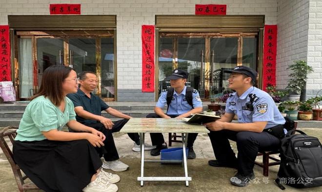 Pg电子游戏：背包随身带服务送上门！商洛公安“背包警务”守护民生福祉(图3)