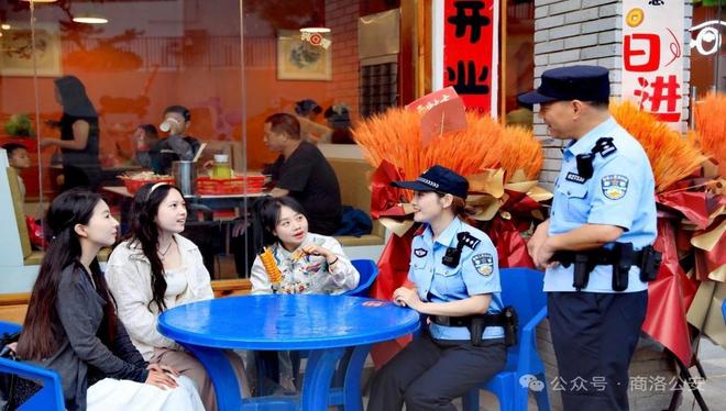 Pg电子游戏：背包随身带服务送上门！商洛公安“背包警务”守护民生福祉(图1)