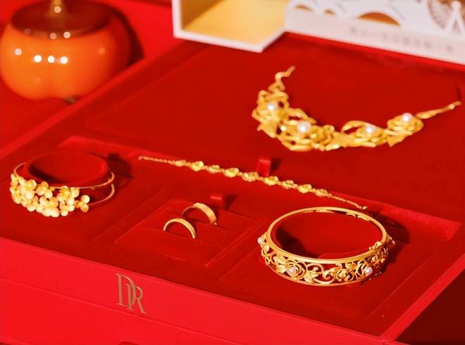 Pg电子平台：农村彩礼动辄几十万城市却象征性收取城乡彩礼差异背后的真相(图8)