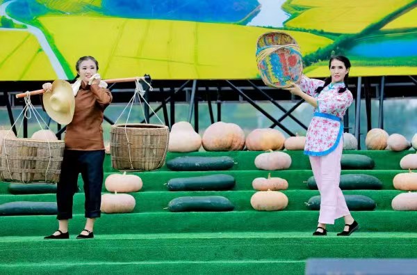 Pg电子游戏：庆丰收重庆市2025年中国农民丰收节在忠县举行(图1)