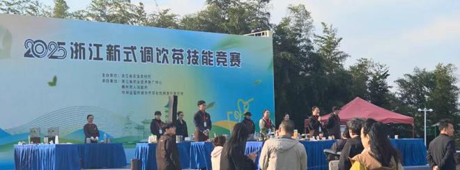 Pg电子游戏平台：浙江省农业农村厅党组成员、副厅长陈良伟一行参观春力茶业数字化茶园(图1)