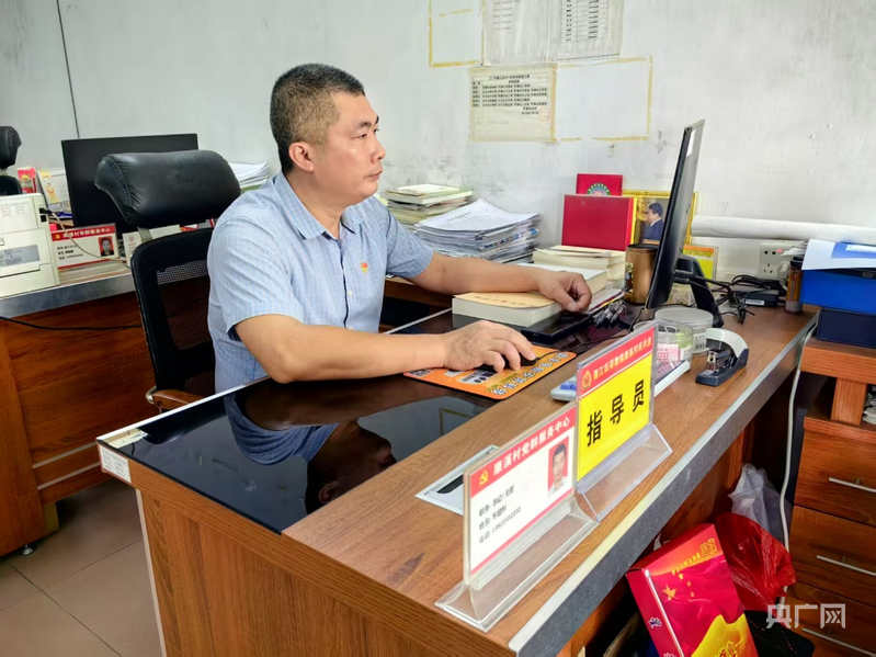 Pg电子平台:乡村振兴的“领头雁”|当“迷彩绿”融入“振兴红”(图2)