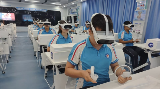 Pg电子游戏:中国移动电信普遍服务十周年:基站遍山野服务暖民心_通信世界网(图3)