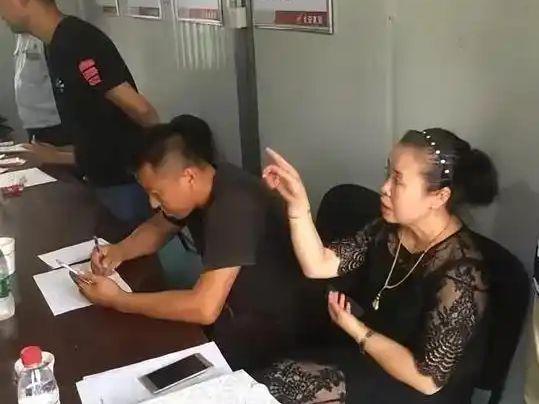 Pg电子平台：“升米恩斗米仇！”这句古话在北京一家人身上应验了！(图1)