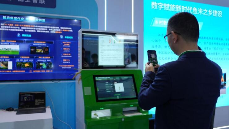 Pg电子游戏:安徽移动亮相2025世界互联网大会乌镇峰会展示数字科技赋能乡村振兴新图景(图4)