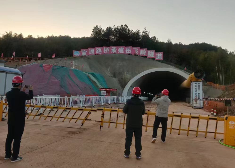 Pg电子平台：长高高速建设“加速跑”(图2)