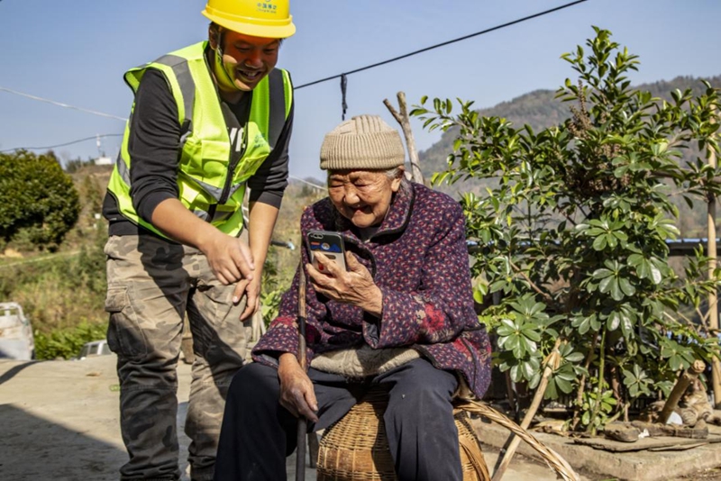 Pg电子游戏：贵州移动十年奋进电普服务路：信号遍山野温情暖民心(图4)