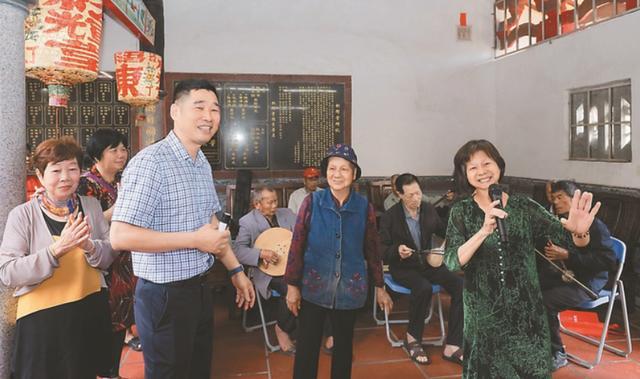 Pg电子平台：不想当网红的“网红书记”(图1)