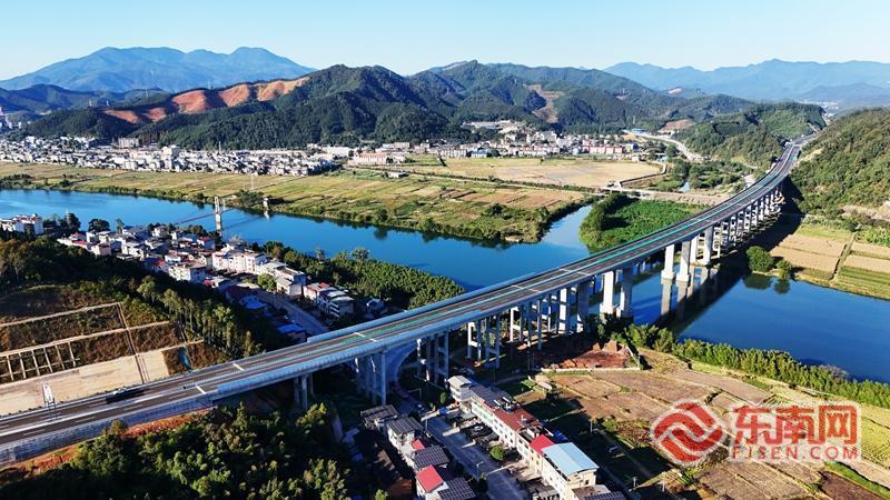 Pg电子游戏平台：走现场·看变化丨沙南高速公路建成通车南平至沙县通行时间缩短至15小时以内(图1)