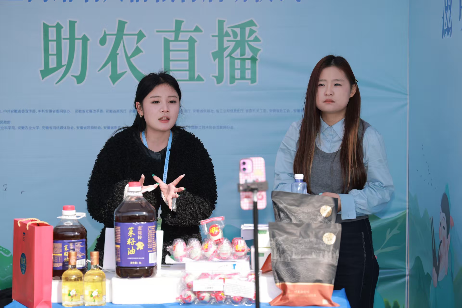 Pg电子游戏平台：中安观察从田间到云端一场电商嘉年华如何引爆乡村特色产业？(图10)