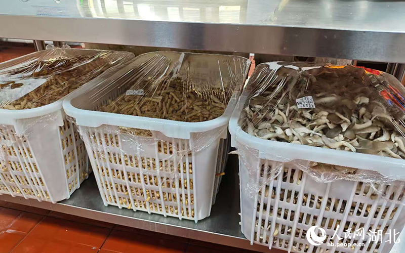 武汉江夏：数字饭桌守护乡村校园每一餐(图1)