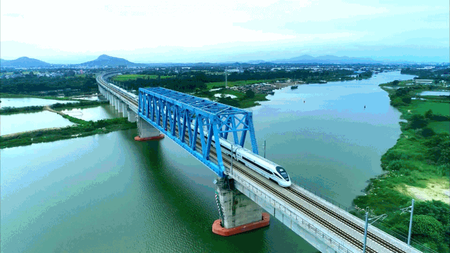 Pg电子游戏平台:今天广湛高铁正式通车!(图1)