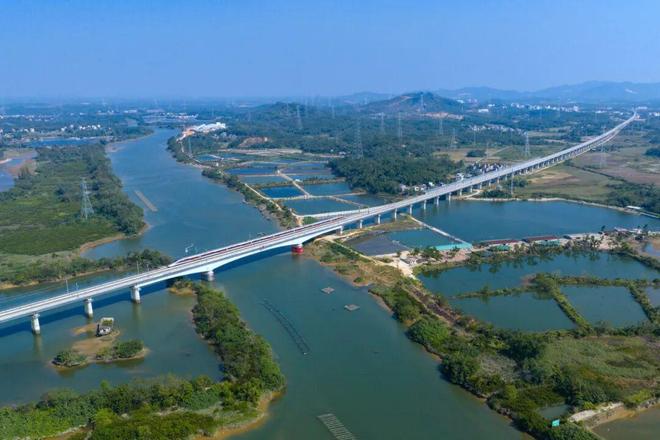 Pg电子游戏平台:今天广湛高铁正式通车!(图2)