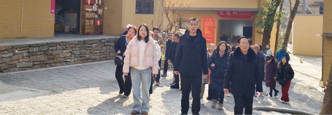 Pg电子游戏平台:推进乡村振兴提升议事能力——清泉镇廖家场社区赴中江挂面村开展实地培训(图2)