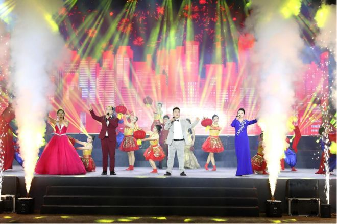 Pg电子游戏:醒狮+粤曲+杂技!花都这场“村晚”把岭南年味拉满(图4)