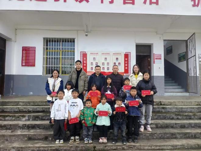 Pg电子游戏：黔西南州委老干部局赴兴义市白河村开展慰问调研活动(图1)