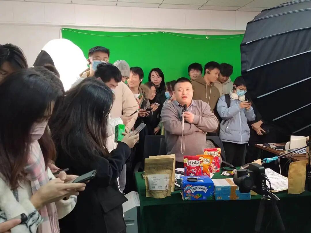 Pg电子游戏平台：襄阳这个直播间“播”出好年景(图6)