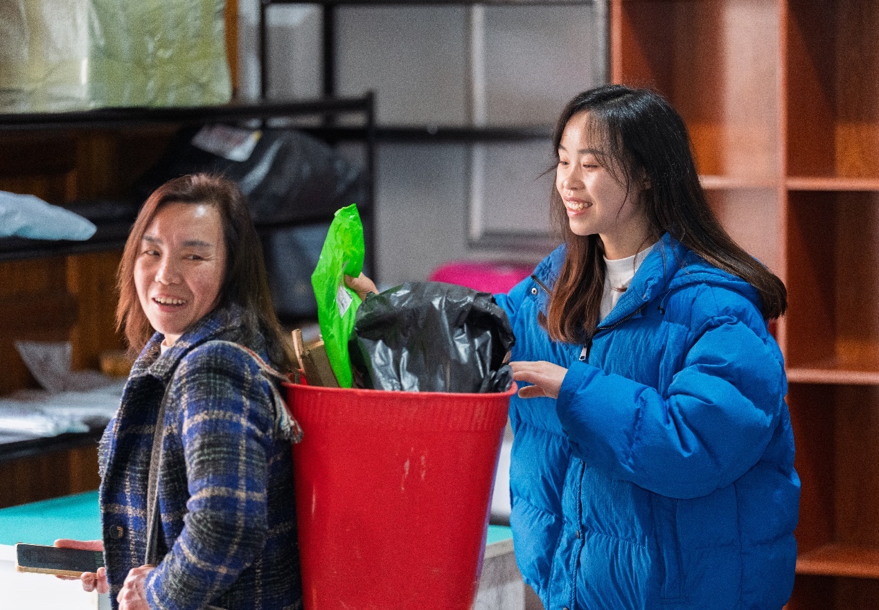 Pg电子游戏平台：“网上买村里取”已成为现实“免费送货入村”模式引发关注(图2)