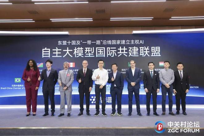 Pg电子游戏：对话智谱董事长刘德兵：“中国OpenAI”的生死竞速｜独家(图4)