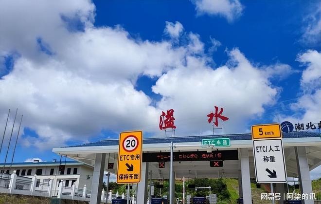 Pg电子游戏:国内高速“大换血”中英文路标统一更换?司机:比以前好看多了(图4)