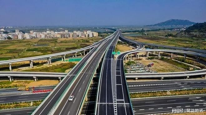 Pg电子游戏:国内高速“大换血”中英文路标统一更换?司机:比以前好看多了(图9)