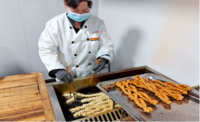 Pg电子游戏平台:乡村振兴典型案例丨咸阳市武功县大庄镇北韩村:“小麻花”拧出富民“大产业”让乡村振兴之路越走越宽(图1)