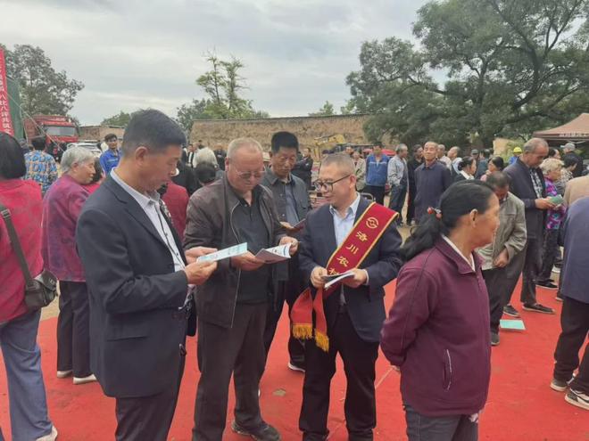 Pg电子游戏平台：乡村振兴典型案例丨延安市洛川县槐柏镇贺卓村：“双基联动”赋能乡村振兴示范村建设(图2)